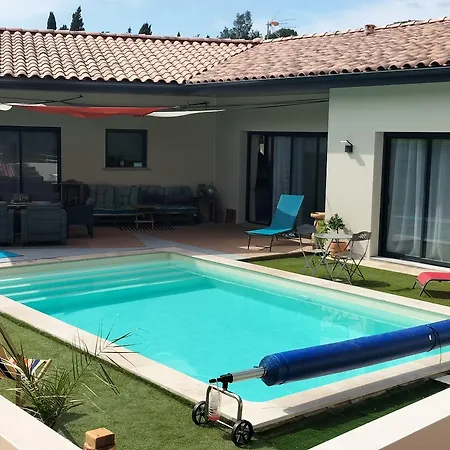 Les Garrigues Ensoleillees Bed & Breakfast Treilles