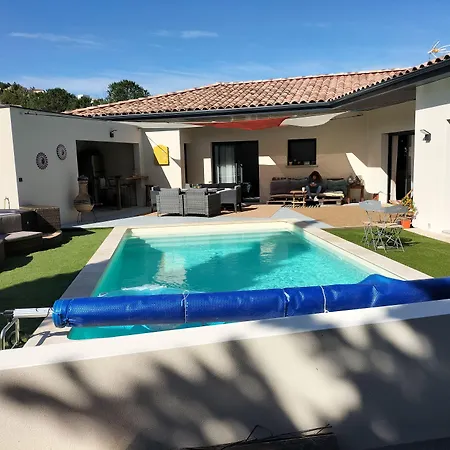 Les Garrigues Ensoleillees Bed & Breakfast Treilles